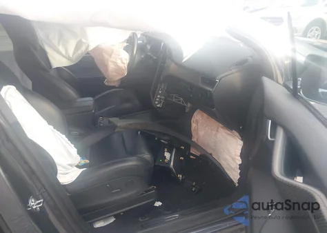 2018 Tesla Model X 100D/75D/P100D z USA, uszkodzony, nr VIN 5YJXCBE25JF139300